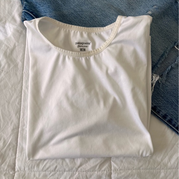 Patagonia Apilene athletic‎ White Women Short Sleeve Size small - Picture 1 of 3